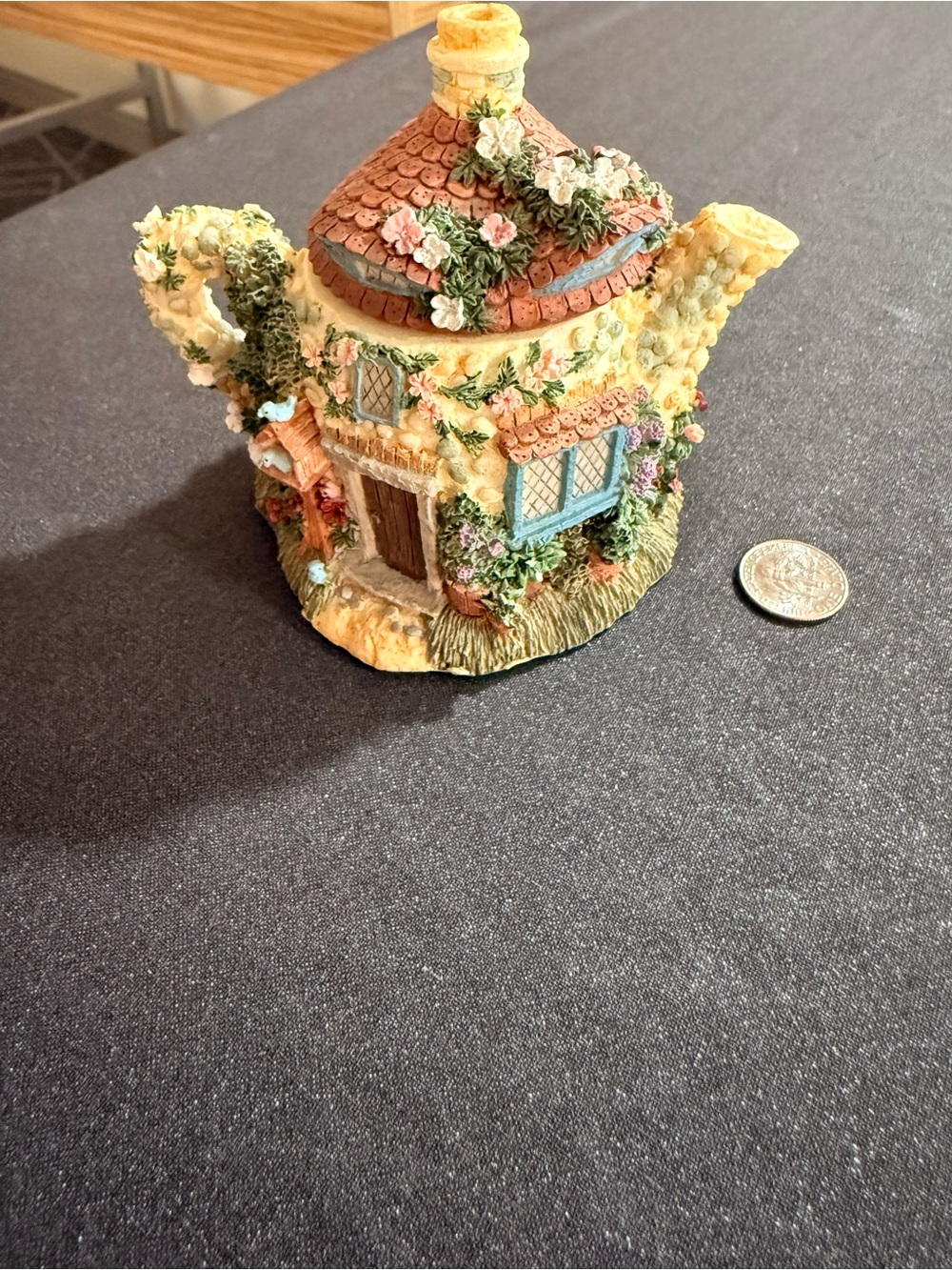 Lenox The Tea Garden Cottages Velvet-Bottom Figurine in Green